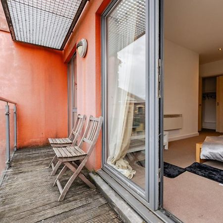 Private Room In Cardiff City Center Экстерьер фото