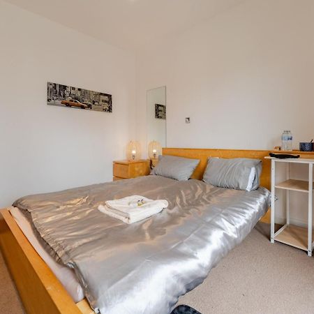 Private Room In Cardiff City Center Экстерьер фото