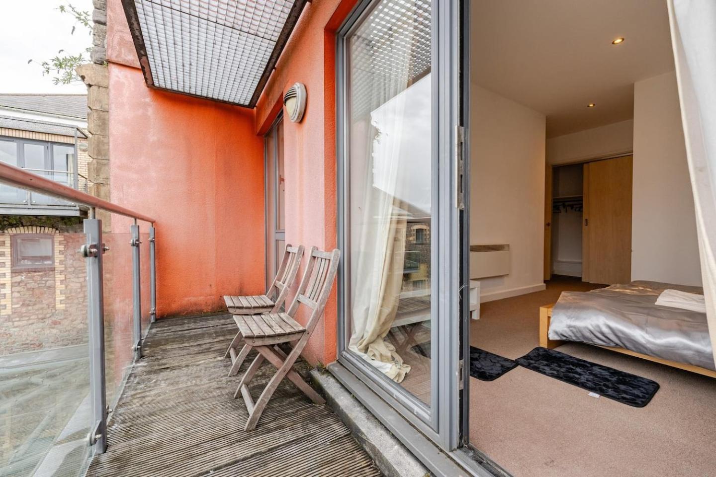 Private Room In Cardiff City Center Экстерьер фото