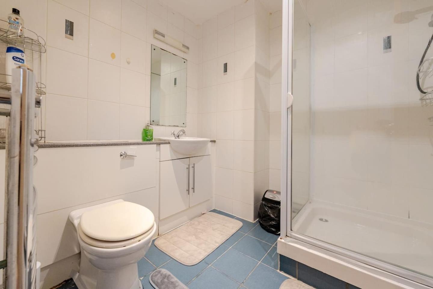 Private Room In Cardiff City Center Экстерьер фото